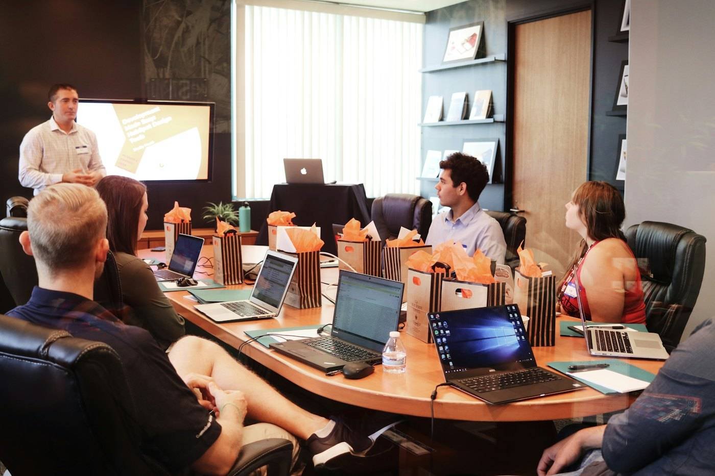 Remote, Hybrid or Office: Choosing the Right Work Model